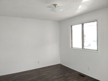 301 - 13528 Deer Run Boulevard Southeast, Calgary - Photo 4