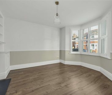 Four-bedroom home set on a private road, offering a harmonious blen... - Photo 6