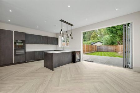 5 bedroom semi-detached house to rent - Photo 5