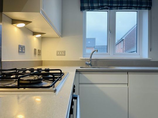 3 bedroom semi-detached house to rent - Photo 1