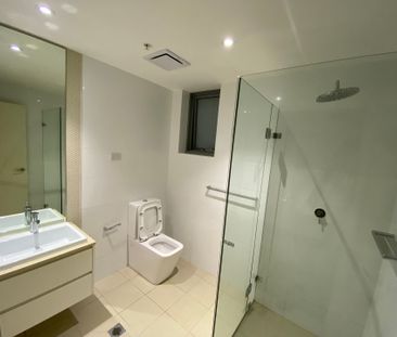 Stunning 2 Bedroom Apartment in Ultra Convenient Location - Photo 6