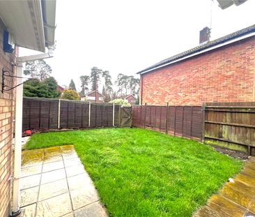 Charthouse Road, Ash Vale, Aldershot, Surrey, GU12 - Photo 2