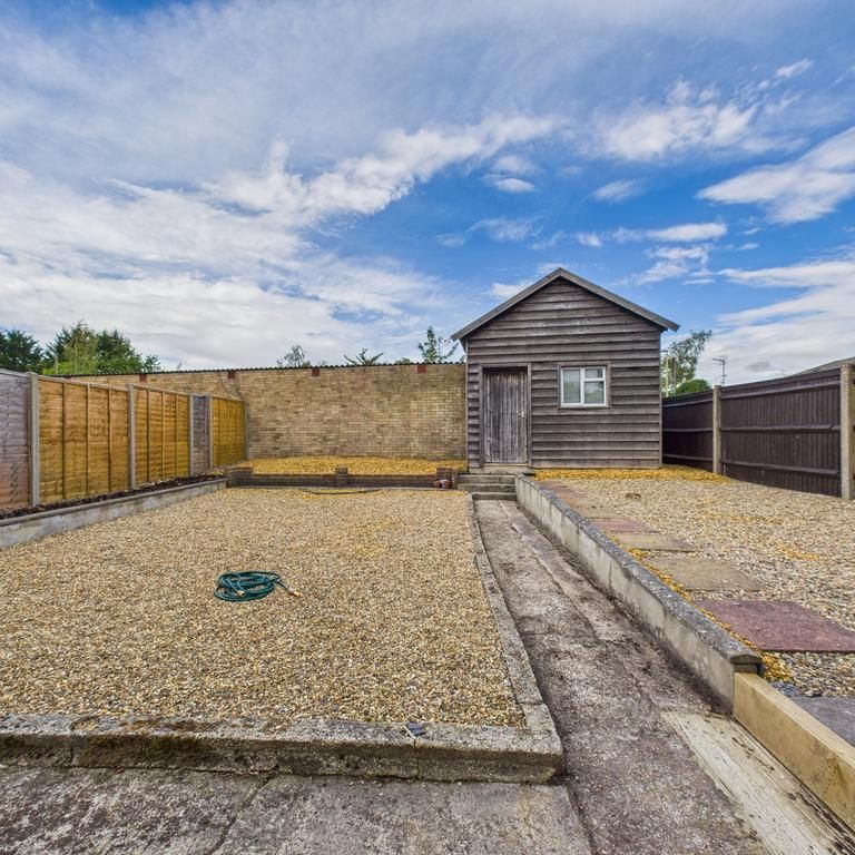 3 bedroom end of terrace house to rent - Photo 1