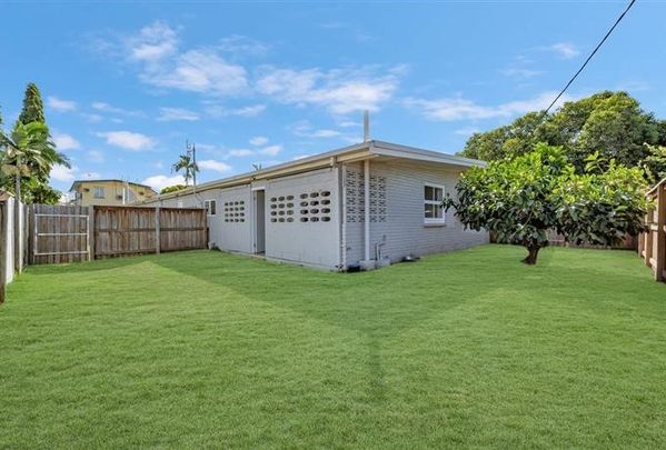 Low-Maintenance Living in a Handy Location - Rosslea! - Photo 1