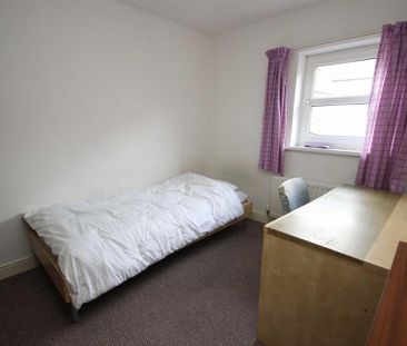 4 bedroom private hall to rent - Photo 3