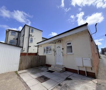 Clifton Drive, Blackpool, FY4 1NX - Photo 3
