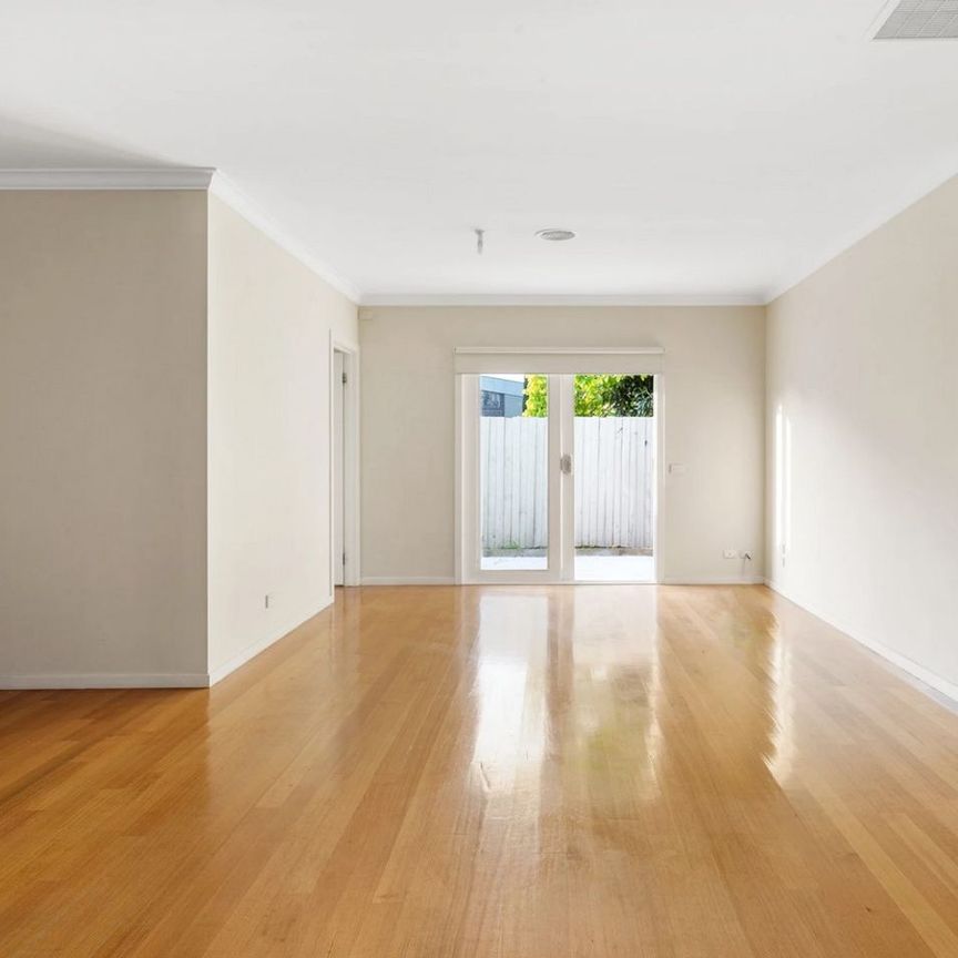 This neat and well presented back unit offers low maintenance living in a convenient location. - Photo 1