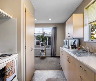 Awesome home with garage - Photo 1