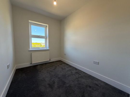 4 bedroom semi-detached house to rent - Photo 1