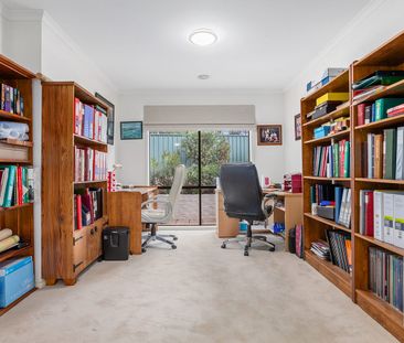 Modern Comfort in a Peaceful Location plus side access - Photo 2