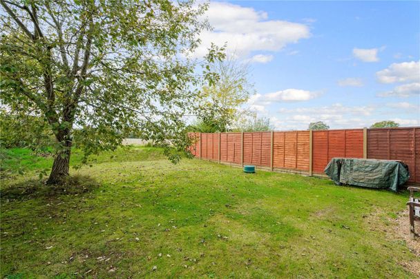 Fabulous four-bedroom detached barn conversion with superb countryside views - Photo 1