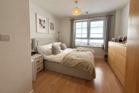 Woking, Surrey, GU22 - Photo 3