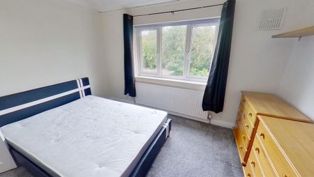 4 bedroom semi-detached house to rent - Photo 4