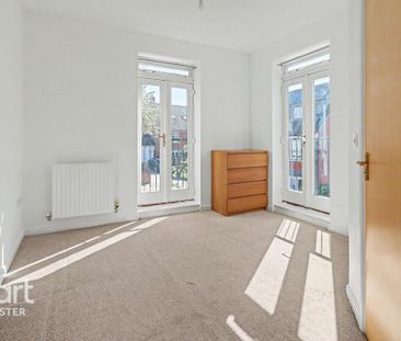 3 bedroom apartment to rent - Photo 4