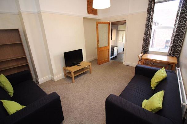 3 bedroom flat to rent - Photo 1