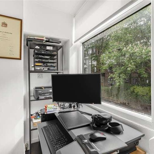 Colney Hatch Lane, London, N10 - Photo 1