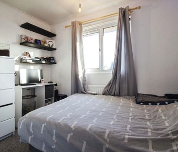 3 bedroom end of terrace house to rent - Photo 4