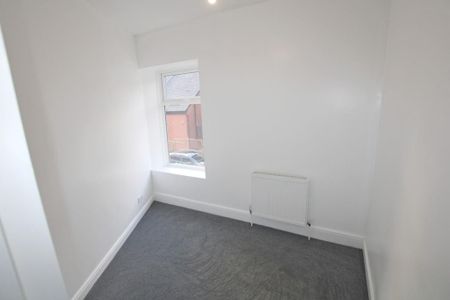3 bedroom end of terrace house to rent - Photo 3