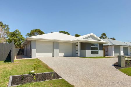 Modern & Low-Maintenance 2-Bedroom Duplex in Stoneleigh Reserve - Photo 4