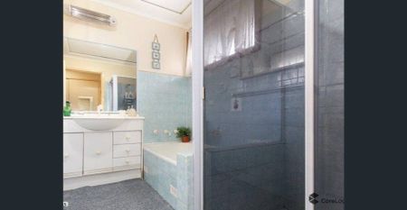 LARGE ENTERTAINING FAMILY HOME - Photo 3