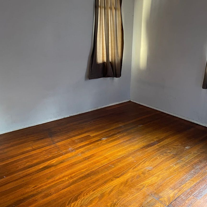 Walk to Zone 1 Train Station! - Photo 1