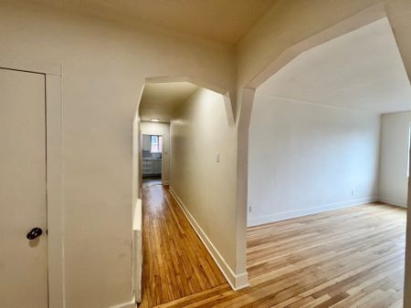 Appartement à louer - Montréal (Côte-des-Neiges/Notre-Dame-de-Grâce) (Côte-des-Neiges) Appartement à louer - Montréal (Côte-des-Neiges/Notre-Dame-de-Grâce) (Côte-des-Neiges) - Photo 4