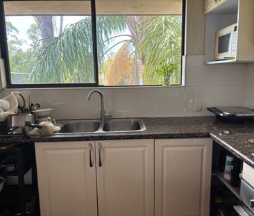 3 Bedrooms Available in Large Shared Furnished House with All Conve... - Photo 5