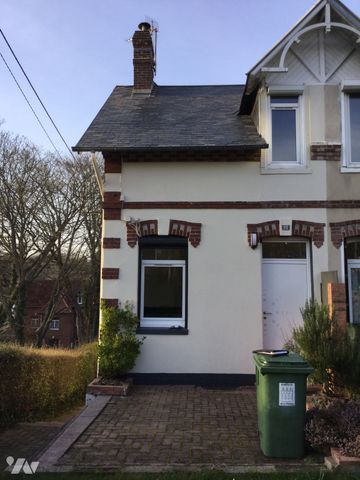 Agréable maison de ville jumelée d'un côté avec jardin garage et places de stationnement privées - Photo 2