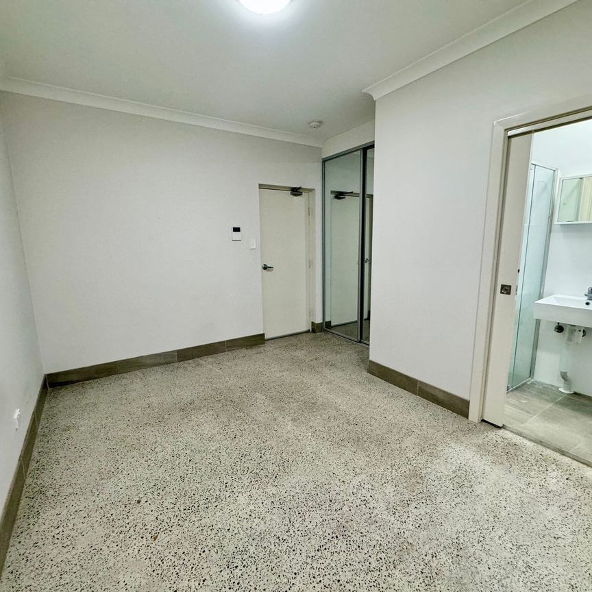 Modern Studio Apartment - Photo 1