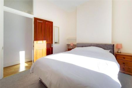 3 bedroom flat to rent - Photo 4