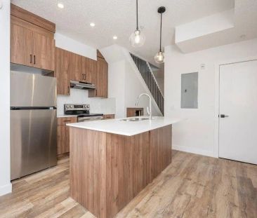 SF298 – 3 Bed | 2 Bath Townhouse in Gleneagles, Cochrane | #115, 15... - Photo 3