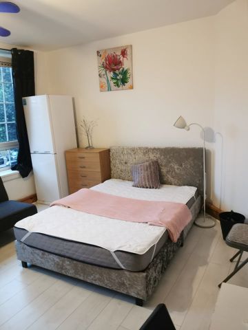 6 Bed Flat, Alton House, E3 - Photo 2