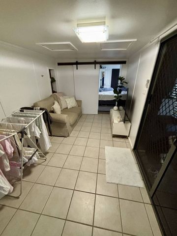 Granny Flat - close to transport, hospital and schools - Photo 4