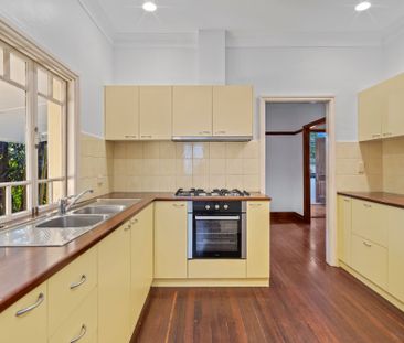 513 Cavendish Road, Coorparoo QLD 4151 - House For Rent | Domain - Photo 6