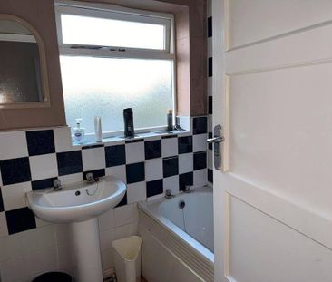 1 bedroom in a house share to rent - Photo 6