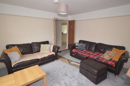 5 bedroom detached house to rent - Photo 2