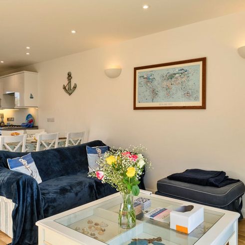 Hawkers Court - Photo 1