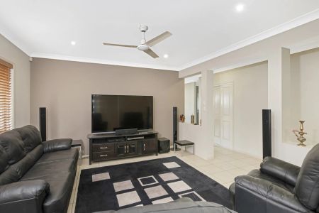 13 Backhousia Crescent, - Photo 4