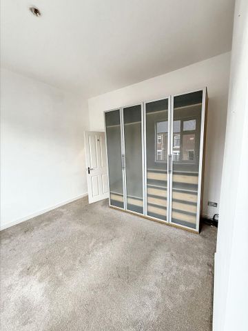 4 bedroom semi-detached house to rent - Photo 3