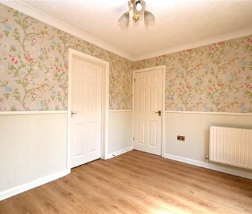 4 bedroom detached house to rent - Photo 2