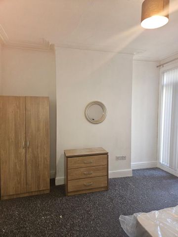 House share to rent - Photo 4