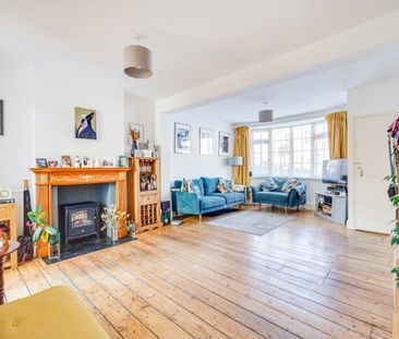 A lovely two bedroom cottage located in the popular Little Chelsea ... - Photo 2