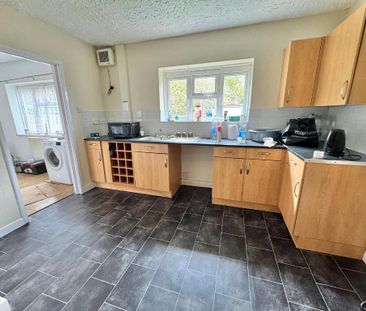 3 bedroom end of terrace house to rent - Photo 1