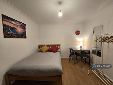 3 bedroom flat to rent - Photo 5
