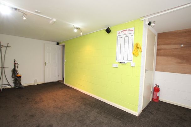 Desborough, Kettering, Northants, NN14 - Photo 1