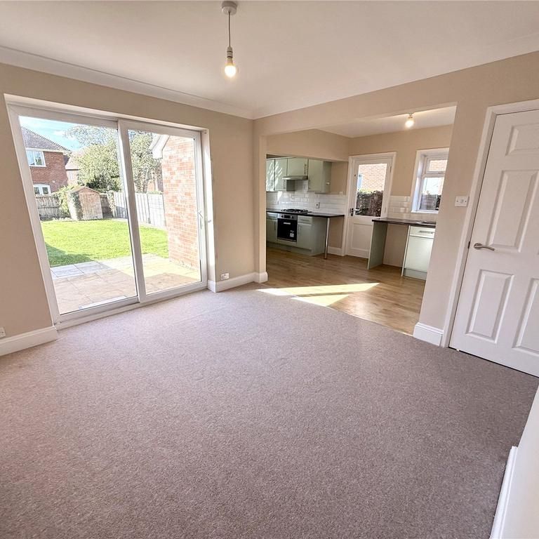 3 bedroom semi-detached house to rent - Photo 1