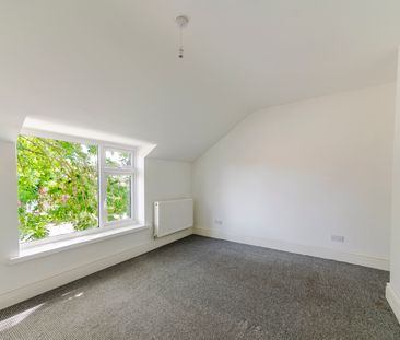 Earls Gardens, Ellesmere Port - Photo 2