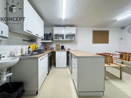 Dom pod działalność usługową - Wynajem - Zdjęcie 1