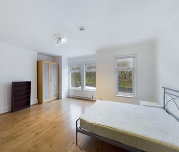 Hillreach, Woolwich, SE18, London - Photo 3