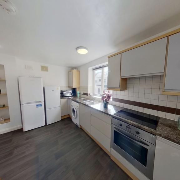 4 bedroom semi-detached house to rent - Photo 1